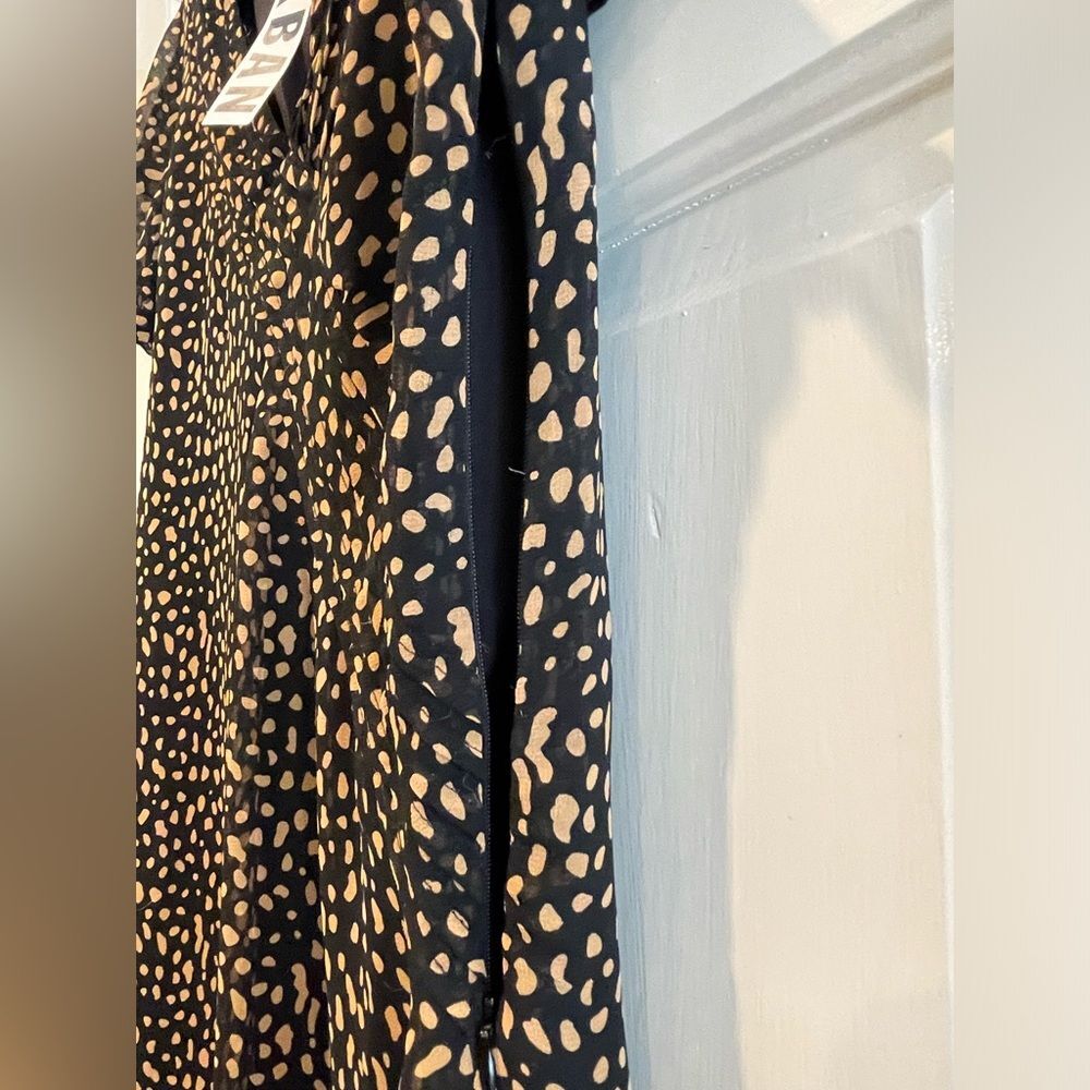 Urban Outfitters V-Neck Flutter Sleeve Leopard Dress Brown Black Size Small NWT‎ - Picture 5 of 10